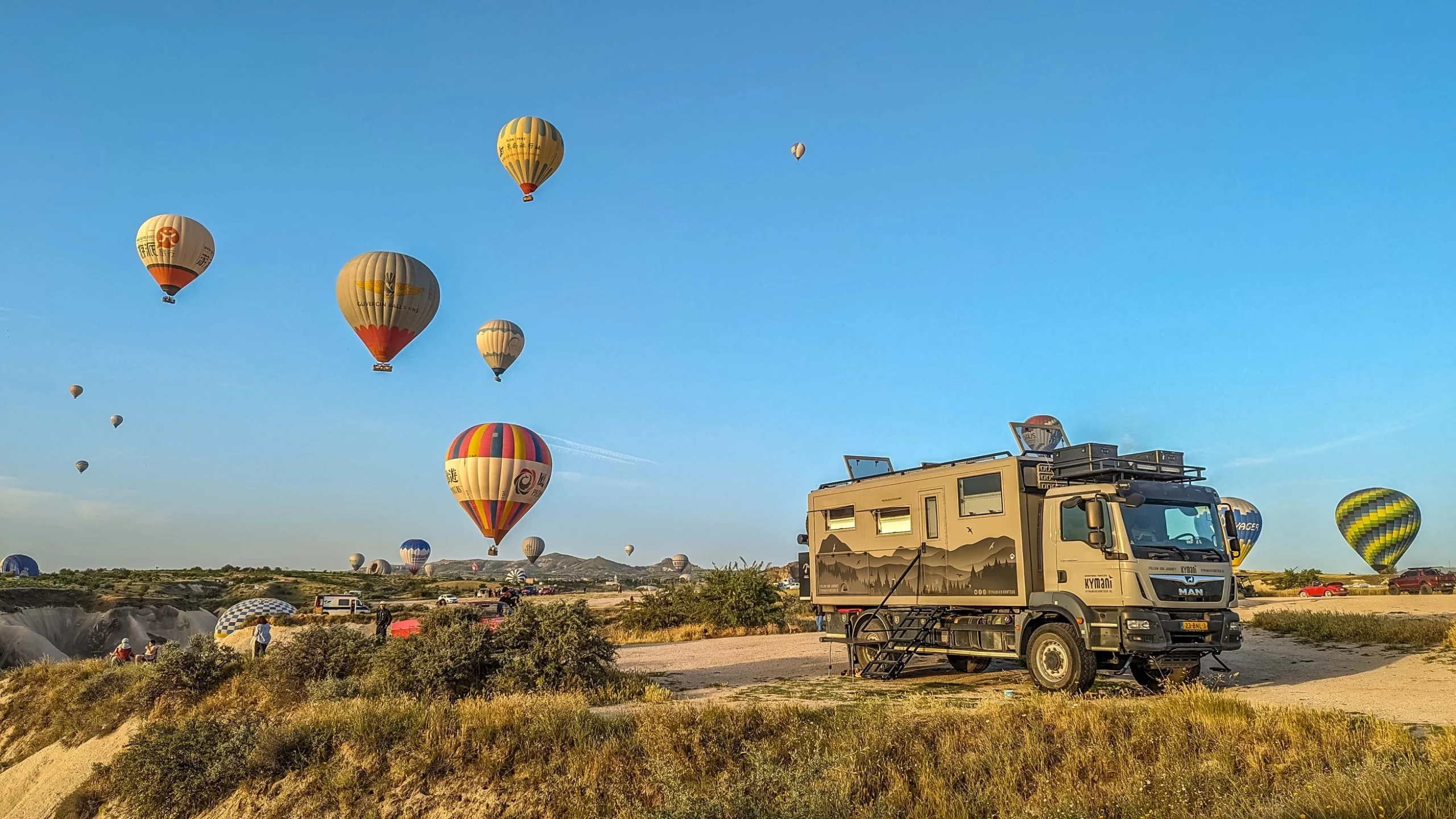 Kymani met balonnen in Turkije