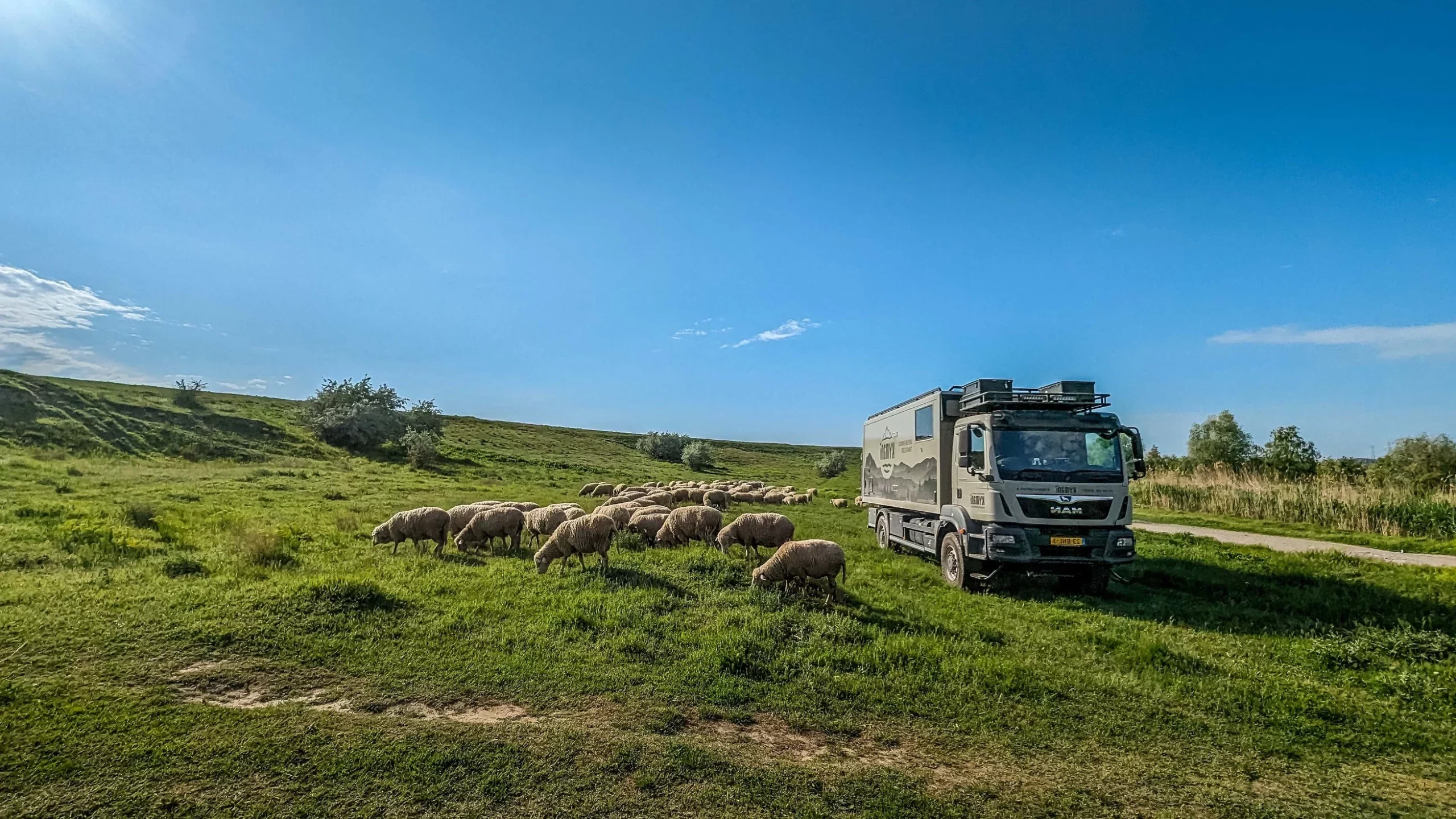 Kymani vrachtwagen camper in Roemenie